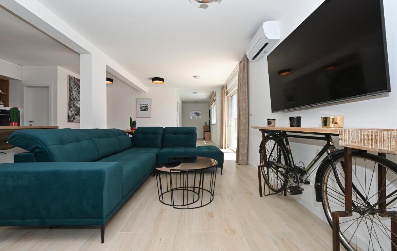 Luxury Apartment Maravic With Private Pool Trogir Buitenkant foto